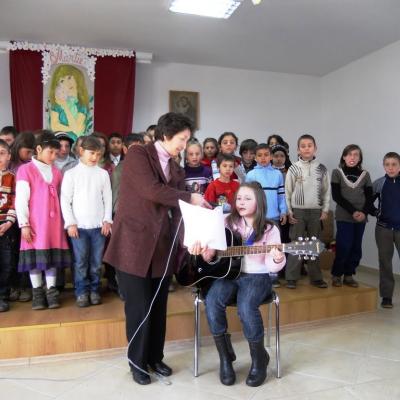 6 martie: Huşi ("Sf. Anton"): Mama, fiinţa cea mai iubită de copii