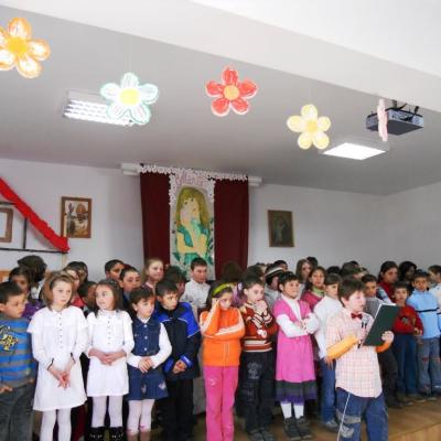 6 martie: Huşi ("Sf. Anton"): Mama, fiinţa cea mai iubită de copii