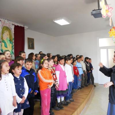6 martie: Huşi ("Sf. Anton"): Mama, fiinţa cea mai iubită de copii