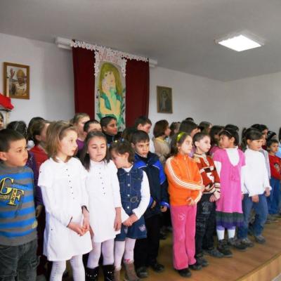 6 martie: Huşi ("Sf. Anton"): Mama, fiinţa cea mai iubită de copii