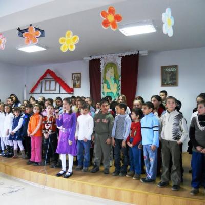 6 martie: Huşi ("Sf. Anton"): Mama, fiinţa cea mai iubită de copii