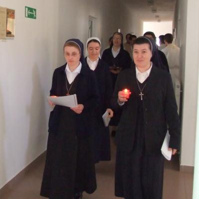 25 martie: Traian: Depunere de voturi în cadrul Institutului Diecezan "Slujitoarele lui Cristos, Marele Preot"
