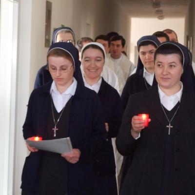 25 martie: Traian: Depunere de voturi în cadrul Institutului Diecezan "Slujitoarele lui Cristos, Marele Preot"