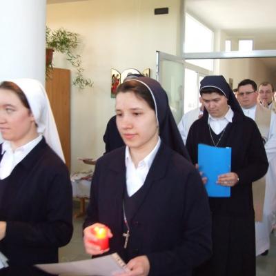25 martie: Traian: Depunere de voturi în cadrul Institutului Diecezan "Slujitoarele lui Cristos, Marele Preot"