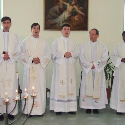 25 martie: Traian: Depunere de voturi în cadrul Institutului Diecezan "Slujitoarele lui Cristos, Marele Preot"