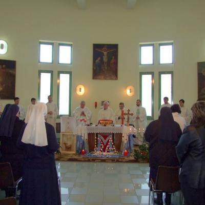 25 martie: Traian: Depunere de voturi în cadrul Institutului Diecezan "Slujitoarele lui Cristos, Marele Preot"