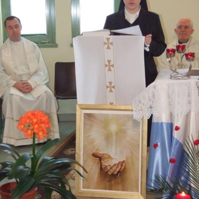 25 martie: Traian: Depunere de voturi în cadrul Institutului Diecezan "Slujitoarele lui Cristos, Marele Preot"