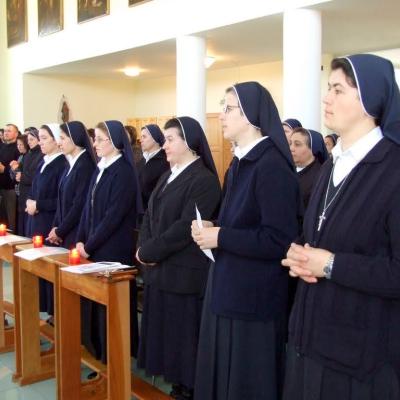 25 martie: Traian: Depunere de voturi în cadrul Institutului Diecezan "Slujitoarele lui Cristos, Marele Preot"