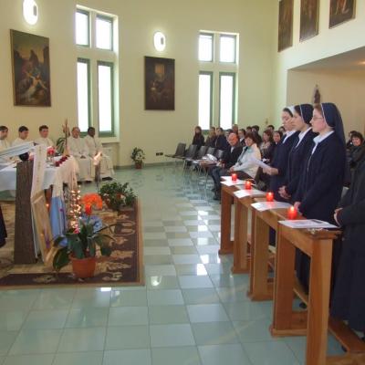 25 martie: Traian: Depunere de voturi în cadrul Institutului Diecezan "Slujitoarele lui Cristos, Marele Preot"