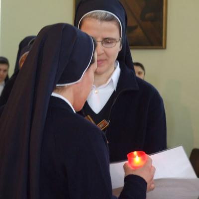 25 martie: Traian: Depunere de voturi în cadrul Institutului Diecezan "Slujitoarele lui Cristos, Marele Preot"