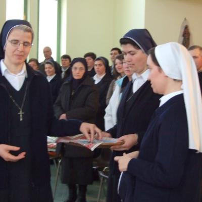 25 martie: Traian: Depunere de voturi în cadrul Institutului Diecezan "Slujitoarele lui Cristos, Marele Preot"