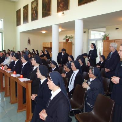 25 martie: Traian: Depunere de voturi în cadrul Institutului Diecezan "Slujitoarele lui Cristos, Marele Preot"