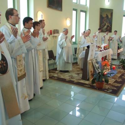 25 martie: Traian: Depunere de voturi în cadrul Institutului Diecezan "Slujitoarele lui Cristos, Marele Preot"