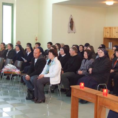 25 martie: Traian: Depunere de voturi în cadrul Institutului Diecezan "Slujitoarele lui Cristos, Marele Preot"