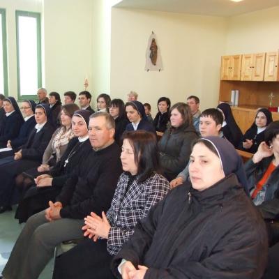 25 martie: Traian: Depunere de voturi în cadrul Institutului Diecezan "Slujitoarele lui Cristos, Marele Preot"