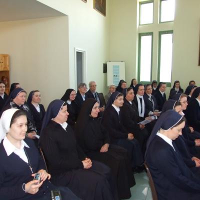 25 martie: Traian: Depunere de voturi în cadrul Institutului Diecezan "Slujitoarele lui Cristos, Marele Preot"