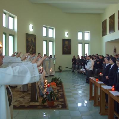 25 martie: Traian: Depunere de voturi în cadrul Institutului Diecezan "Slujitoarele lui Cristos, Marele Preot"