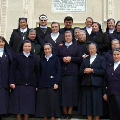 31 martie - 8 aprilie 2011 (Luncani) şi 1-9 mai 2011 (Gioseni): Curs de formare şi exerciţii spirituale pentru surori din cadrul Institutului Diecezan "Slujitoarele lui Cristos, Marele Preot"