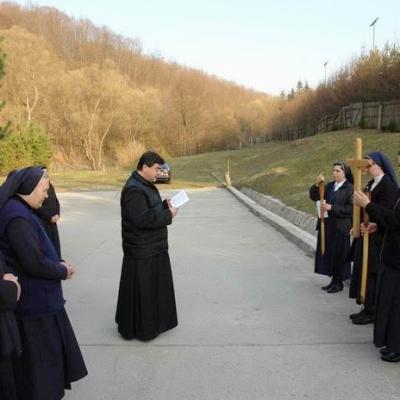 31 martie - 8 aprilie 2011 (Luncani) şi 1-9 mai 2011 (Gioseni): Curs de formare şi exerciţii spirituale pentru surori din cadrul Institutului Diecezan "Slujitoarele lui Cristos, Marele Preot"