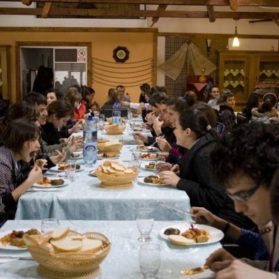 2 aprilie: Valea Mare: A patra întâlnire a tinerilor din Acţiunea Catolică, zona Bacău