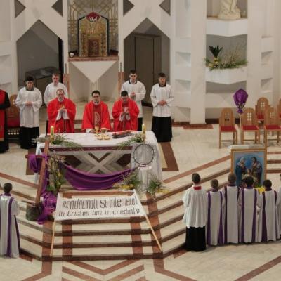 17 aprilie: Bacău: O procesiune specială de Florii
