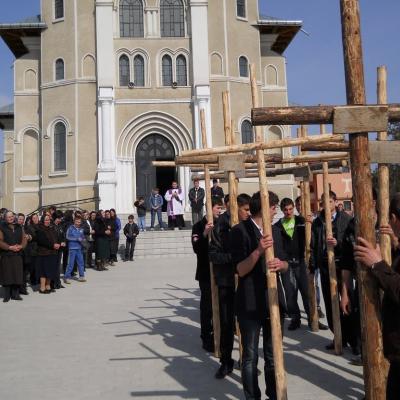 17 aprilie: Buruieneşti: Calea Sfintei Cruci a Familiilor pe străzile satului