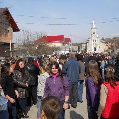 17 aprilie: Buruieneşti: Calea Sfintei Cruci a Familiilor pe străzile satului