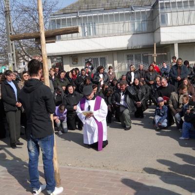 17 aprilie: Buruieneşti: Calea Sfintei Cruci a Familiilor pe străzile satului