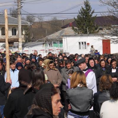 17 aprilie: Buruieneşti: Calea Sfintei Cruci a Familiilor pe străzile satului