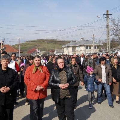 17 aprilie: Buruieneşti: Calea Sfintei Cruci a Familiilor pe străzile satului