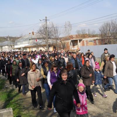 17 aprilie: Buruieneşti: Calea Sfintei Cruci a Familiilor pe străzile satului