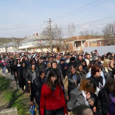 17 aprilie: Buruieneşti: Calea Sfintei Cruci a Familiilor pe străzile satului