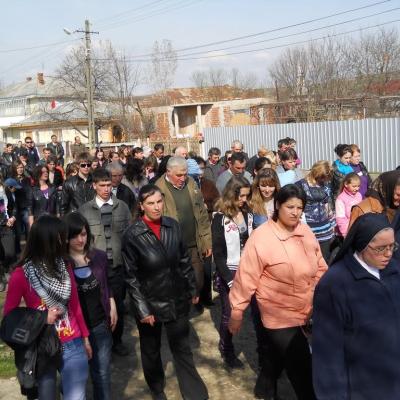 17 aprilie: Buruieneşti: Calea Sfintei Cruci a Familiilor pe străzile satului