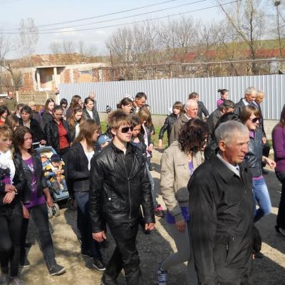 17 aprilie: Buruieneşti: Calea Sfintei Cruci a Familiilor pe străzile satului