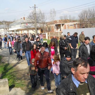 17 aprilie: Buruieneşti: Calea Sfintei Cruci a Familiilor pe străzile satului