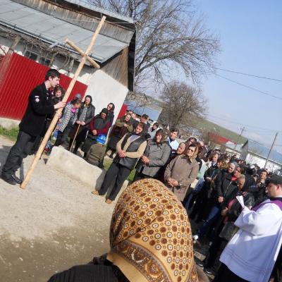 17 aprilie: Buruieneşti: Calea Sfintei Cruci a Familiilor pe străzile satului