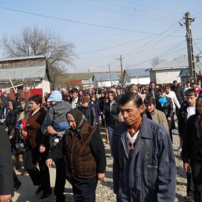 17 aprilie: Buruieneşti: Calea Sfintei Cruci a Familiilor pe străzile satului