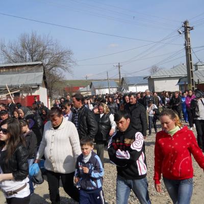 17 aprilie: Buruieneşti: Calea Sfintei Cruci a Familiilor pe străzile satului