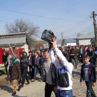 17 aprilie: Buruieneşti: Calea Sfintei Cruci a Familiilor pe străzile satului