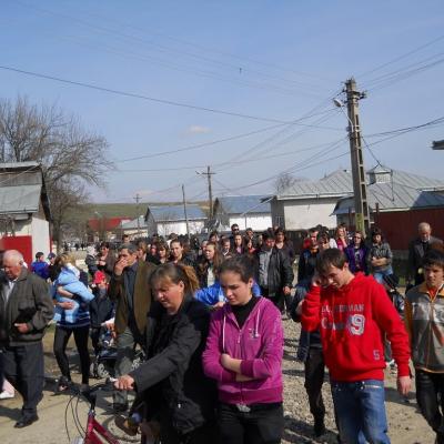 17 aprilie: Buruieneşti: Calea Sfintei Cruci a Familiilor pe străzile satului