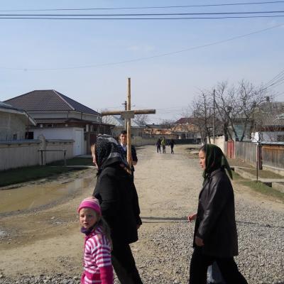 17 aprilie: Buruieneşti: Calea Sfintei Cruci a Familiilor pe străzile satului