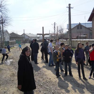 17 aprilie: Buruieneşti: Calea Sfintei Cruci a Familiilor pe străzile satului