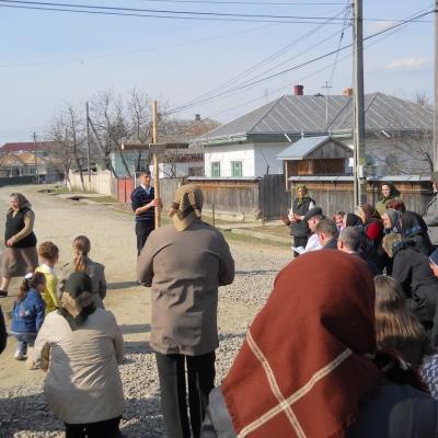 17 aprilie: Buruieneşti: Calea Sfintei Cruci a Familiilor pe străzile satului