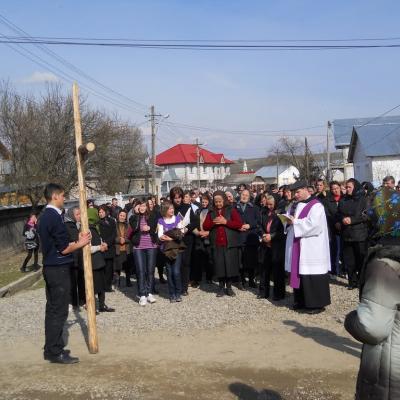 17 aprilie: Buruieneşti: Calea Sfintei Cruci a Familiilor pe străzile satului