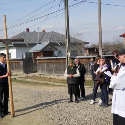 17 aprilie: Buruieneşti: Calea Sfintei Cruci a Familiilor pe străzile satului
