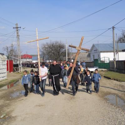 17 aprilie: Buruieneşti: Calea Sfintei Cruci a Familiilor pe străzile satului