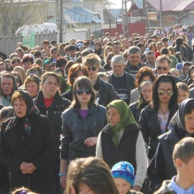 17 aprilie: Buruieneşti: Calea Sfintei Cruci a Familiilor pe străzile satului