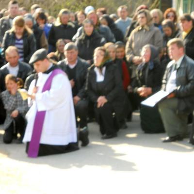 17 aprilie: Buruieneşti: Calea Sfintei Cruci a Familiilor pe străzile satului