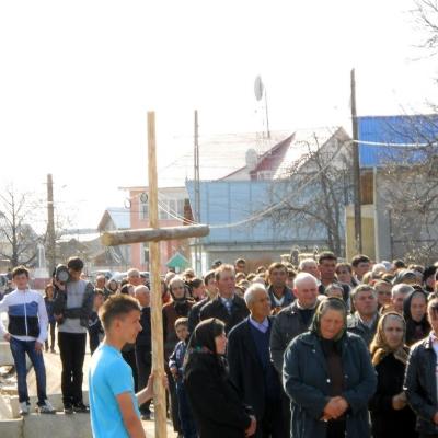 17 aprilie: Buruieneşti: Calea Sfintei Cruci a Familiilor pe străzile satului
