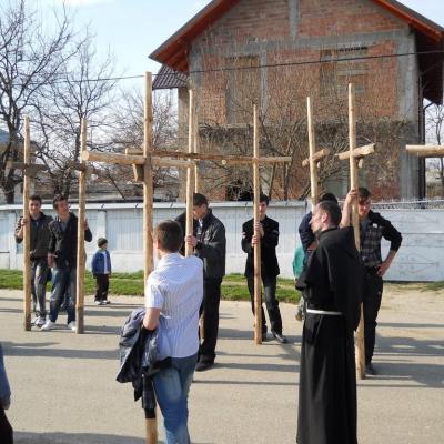 17 aprilie: Buruieneşti: Calea Sfintei Cruci a Familiilor pe străzile satului